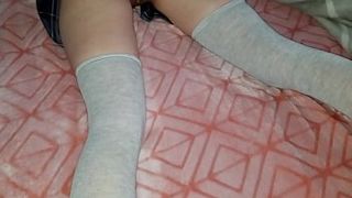 Дядя ебет в жопу племянницу в короткой юбке, которая крепко заснула после обеда