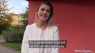 Молодая учительница за бабки пососала в машине и трахнулась до камшота в ротик