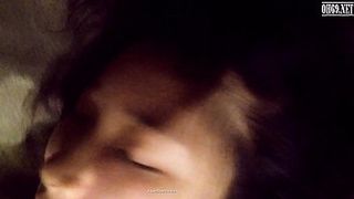 Ебля азиатской студентки со своим ухажёром в миссионерской позе и раком