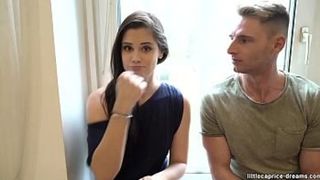 Групповой секс парней с симпатичными сёстрами с трахом на диване во все дырки