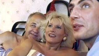 Молодой парень присоединился к престарелой паре и трахнулся